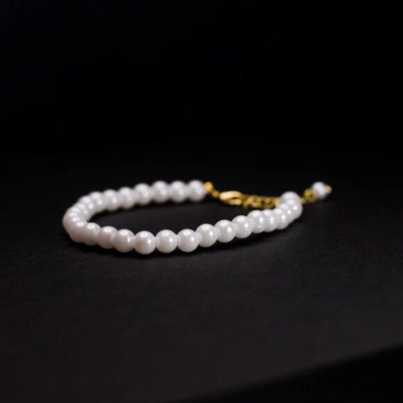 NWT: White Peal Coin Bracelet - Picture 6 of 8